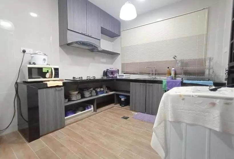 ホテル Oyo 90203 Emma Sukma Homestay