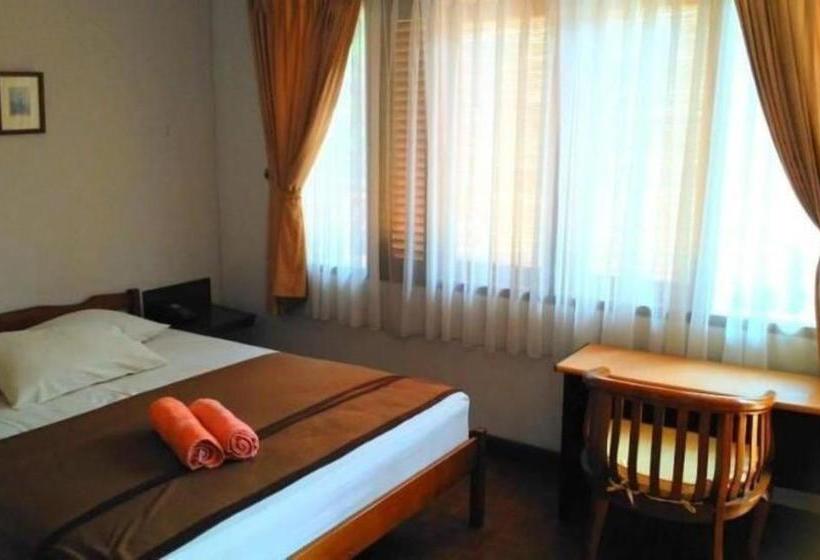 Hotell Wisma Puri Larasati