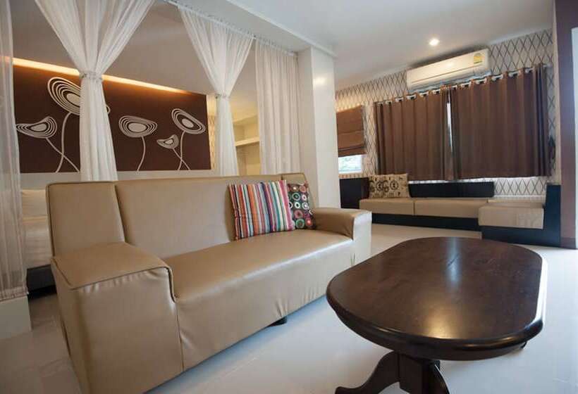 Отель The Cozy Nest Boutique Rooms