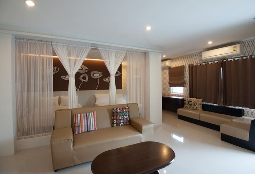 Отель The Cozy Nest Boutique Rooms