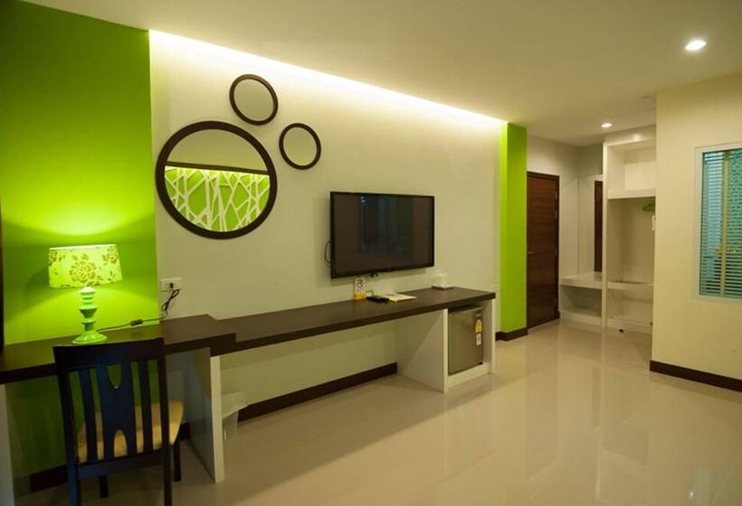 Отель The Cozy Nest Boutique Rooms