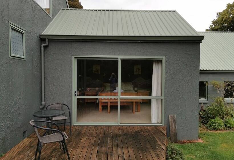 בית מלון כפרי Tui Hideaway