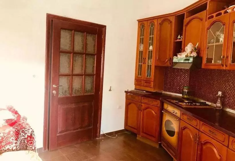 ユースホステル Anas Apartment