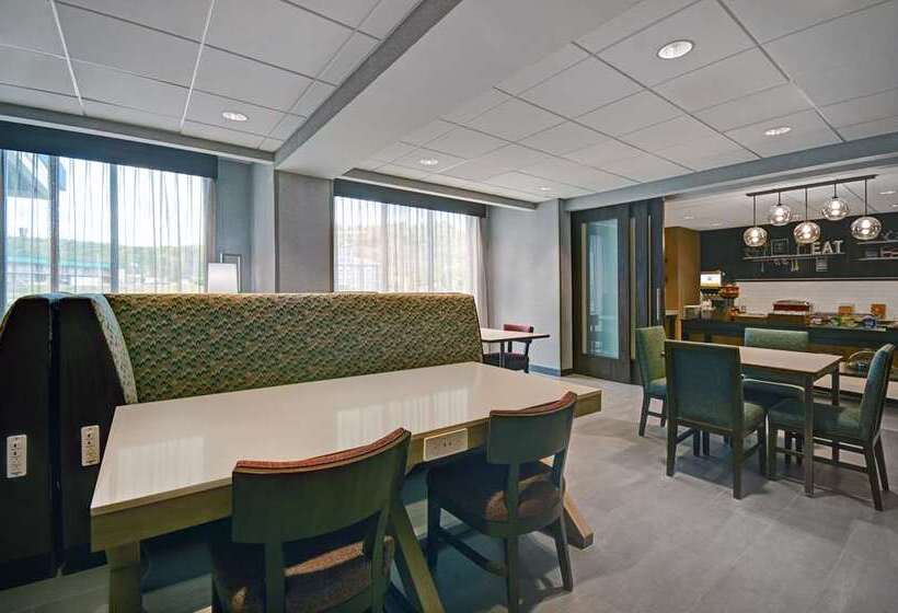 בית מלון כפרי Hampton Inn Cave City, Ky