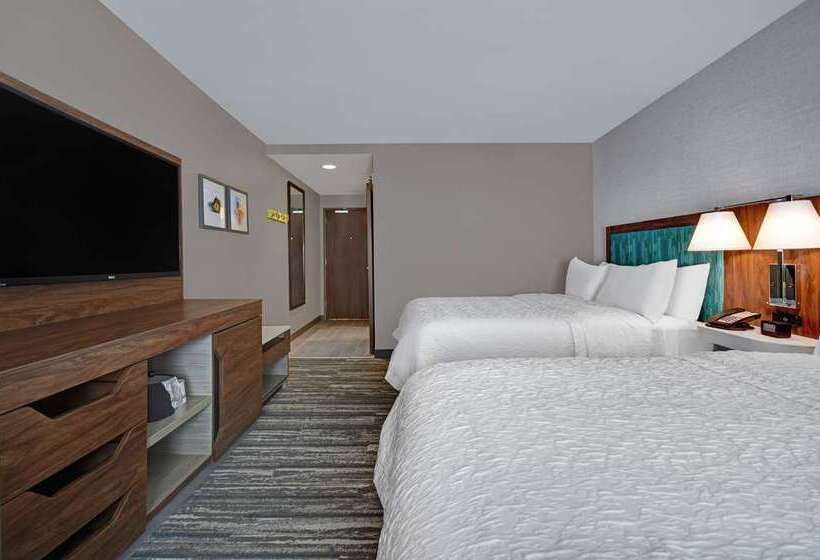 בית מלון כפרי Hampton Inn Cave City, Ky