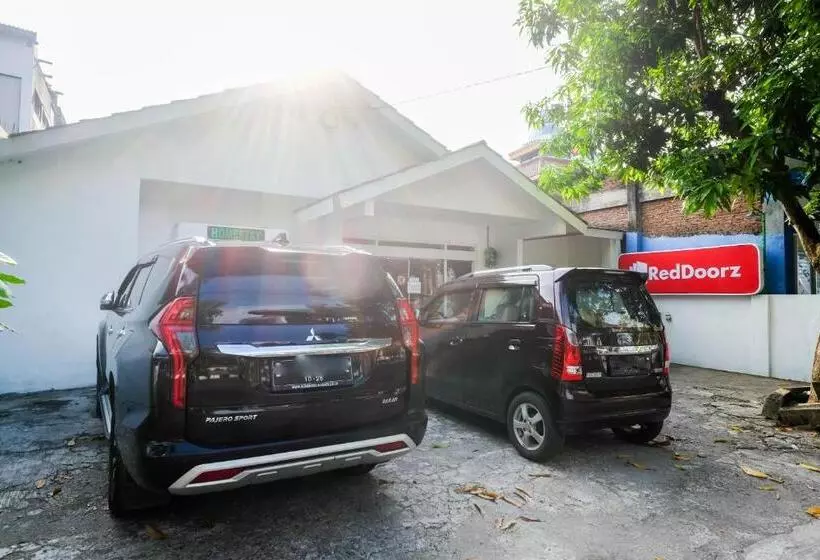 Hotelli Reddoorz Syariah At Griya Merbotan Demak