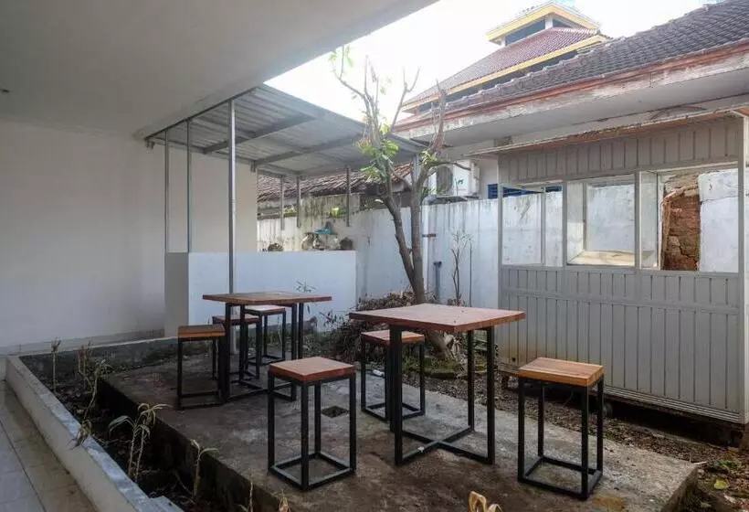 Hotelli Reddoorz Syariah At Griya Merbotan Demak