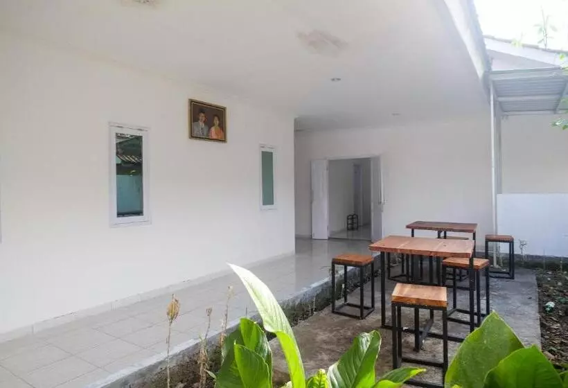 Hotelli Reddoorz Syariah At Griya Merbotan Demak