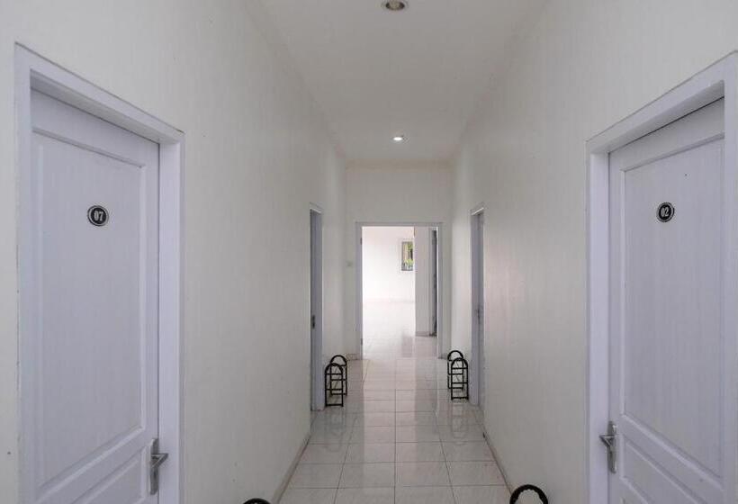 Hotel Reddoorz Syariah At Griya Merbotan Demak