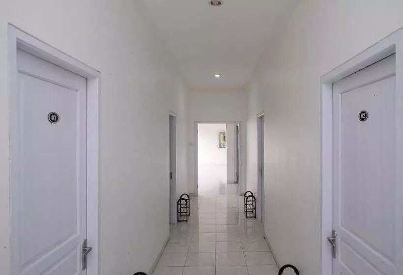 Hotelli Reddoorz Syariah At Griya Merbotan Demak