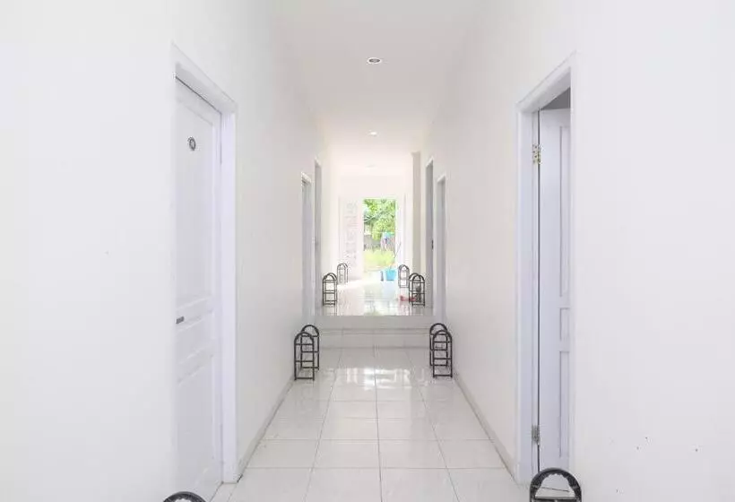 Hotelli Reddoorz Syariah At Griya Merbotan Demak