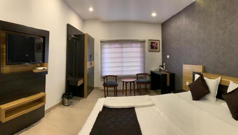 فندق The Porch Inn