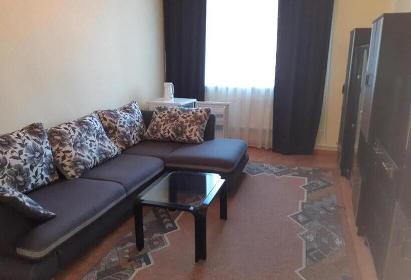 בית מלון כפרי алексік