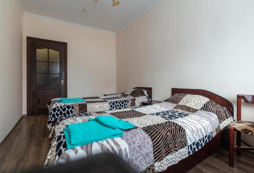 בית מלון כפרי алексік