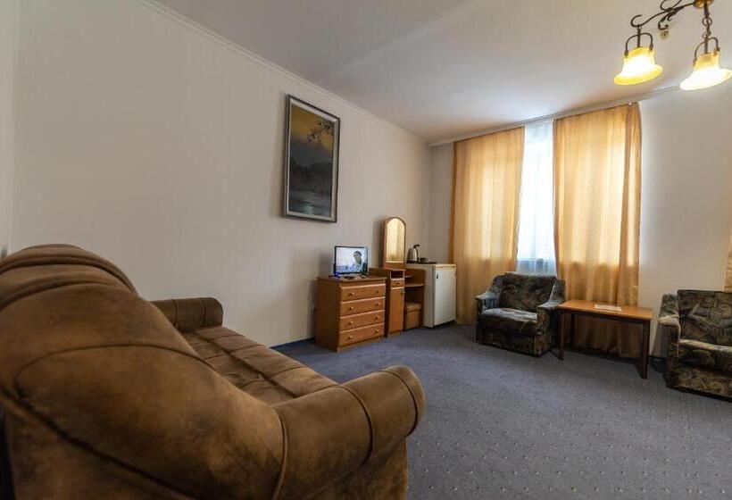 בית מלון כפרי алексік