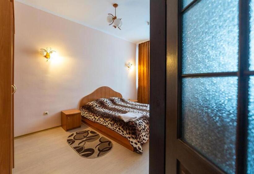 בית מלון כפרי алексік