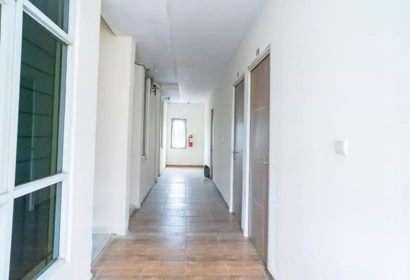 ホテル 77 Guest House Serpong Mitra Reddoorz