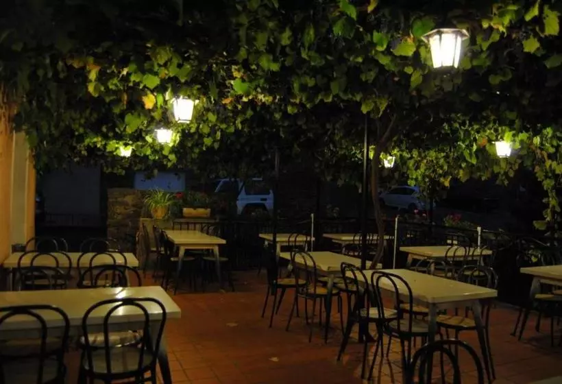 ホテル Hôtel Restaurant Le Matibyll