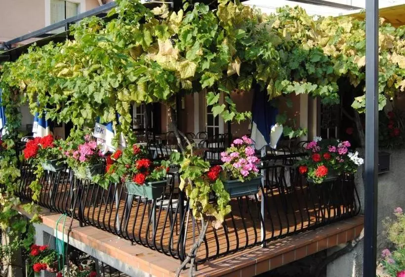 ホテル Hôtel Restaurant Le Matibyll
