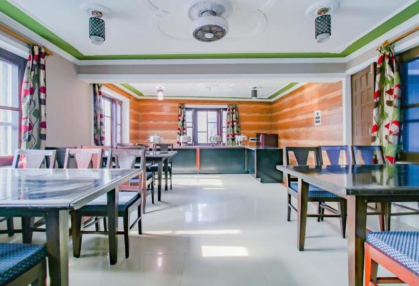 Hotel Oyo 78606 Kashmir Royale Resort