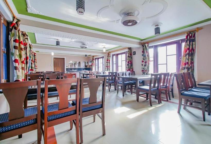 Hotel Oyo 78606 Kashmir Royale Resort