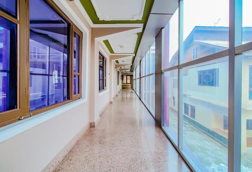 Hotel Oyo 78606 Kashmir Royale Resort