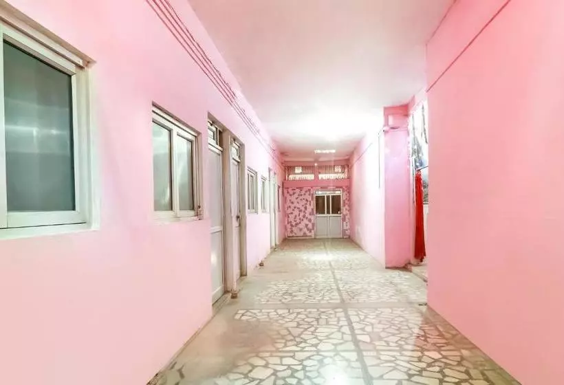 Hotelli Spot On 77881 Kasturi Sai Darbar