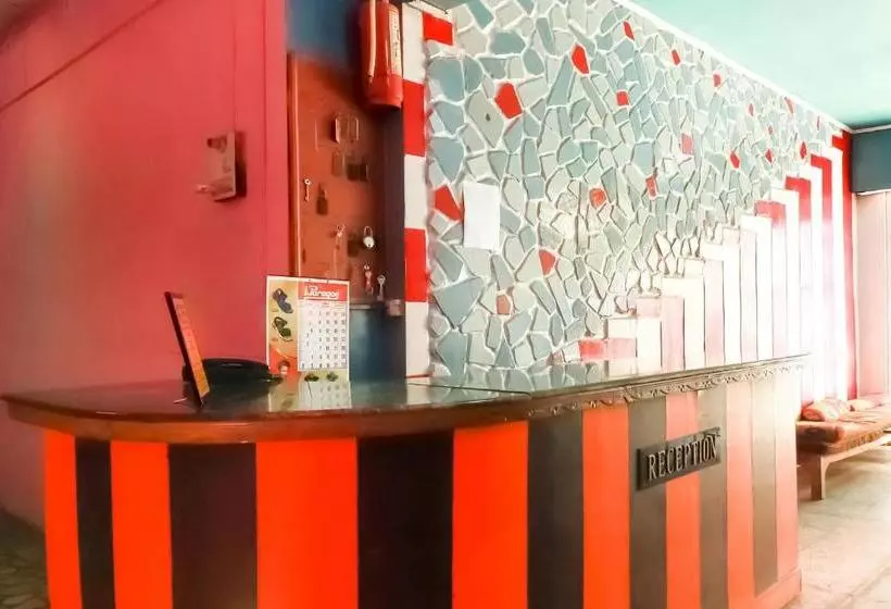 Hotelli Spot On 77881 Kasturi Sai Darbar