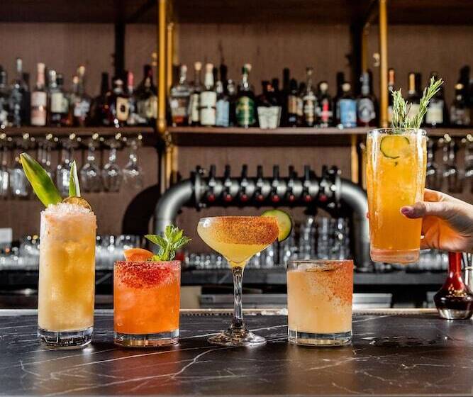 هتل Thompson San Antonio Riverwalk, By Hyatt