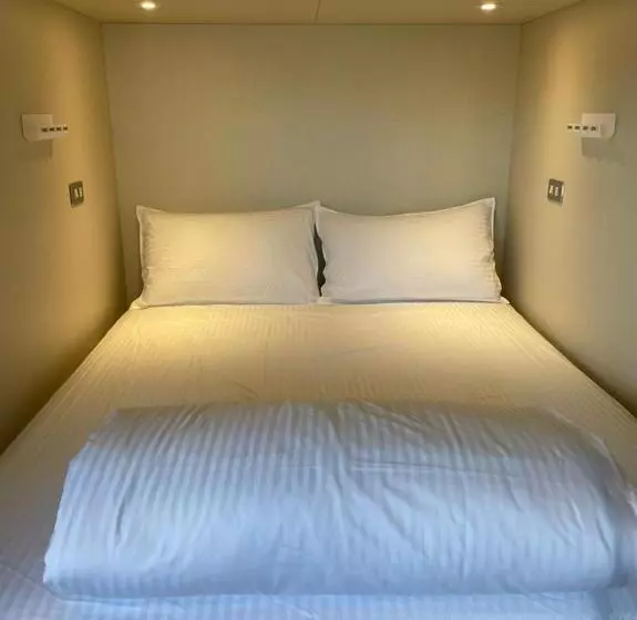 One Night Hostel