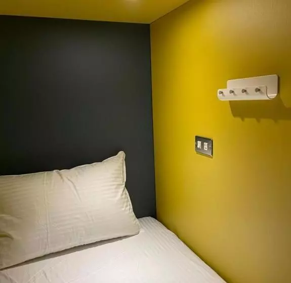 One Night Hostel