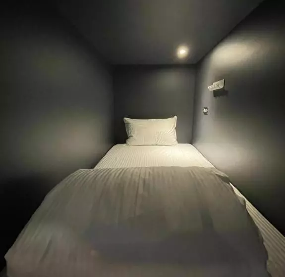 One Night Hostel