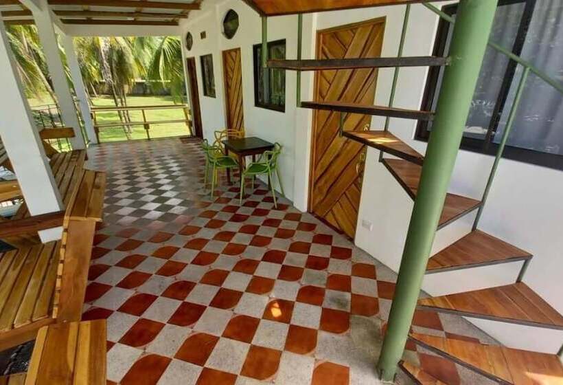 پانسیون Pura Natura Beachfront Tortuguero