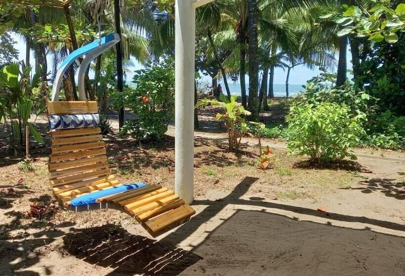 پانسیون Pura Natura Beachfront Tortuguero