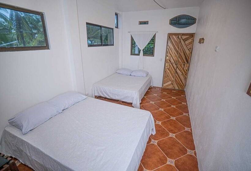 پانسیون Pura Natura Beachfront Tortuguero