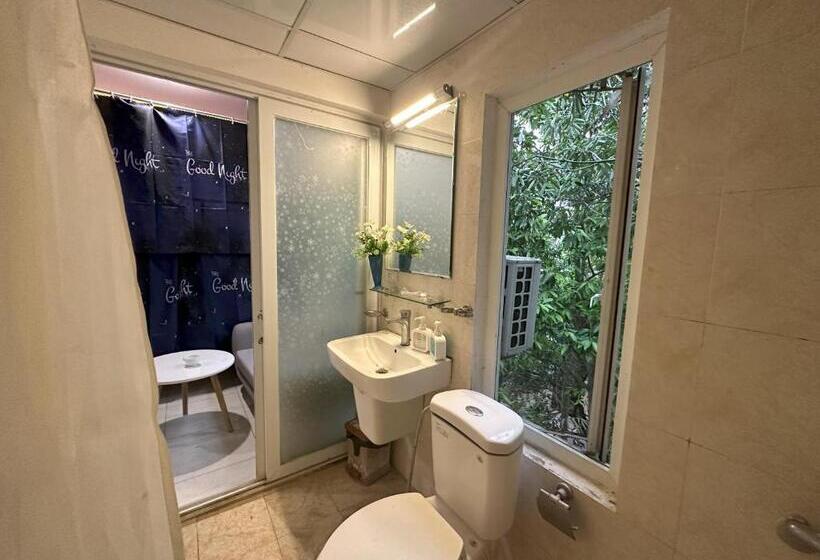 هتل The Lakeview  West Lake Lotus Apartments