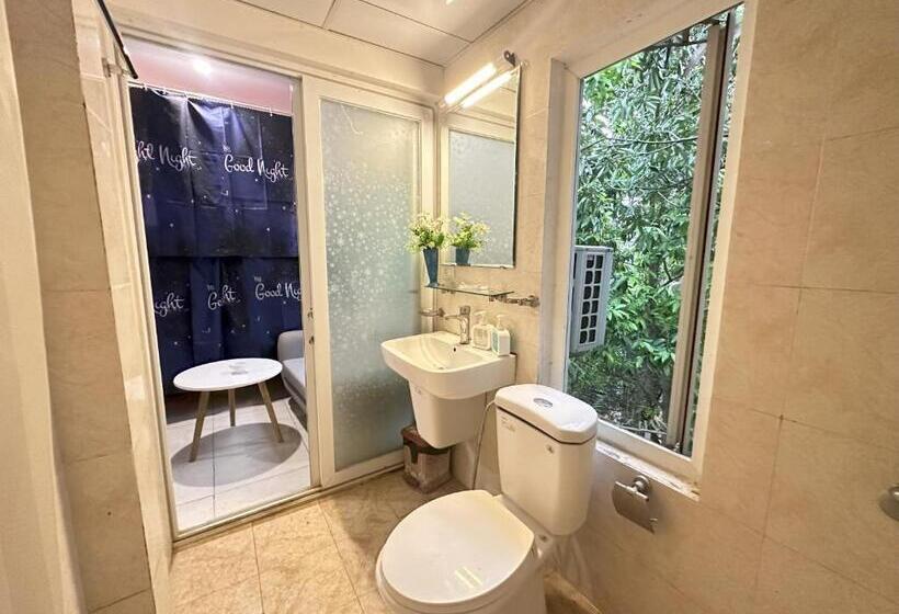 هتل The Lakeview  West Lake Lotus Apartments