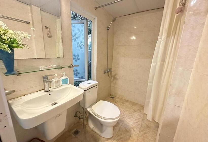 هتل The Lakeview  West Lake Lotus Apartments