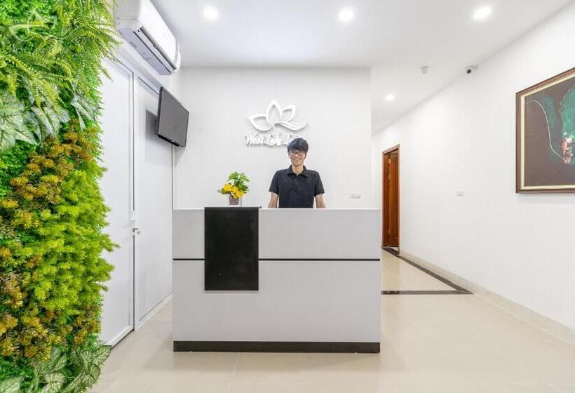 هتل The Lakeview  West Lake Lotus Apartments