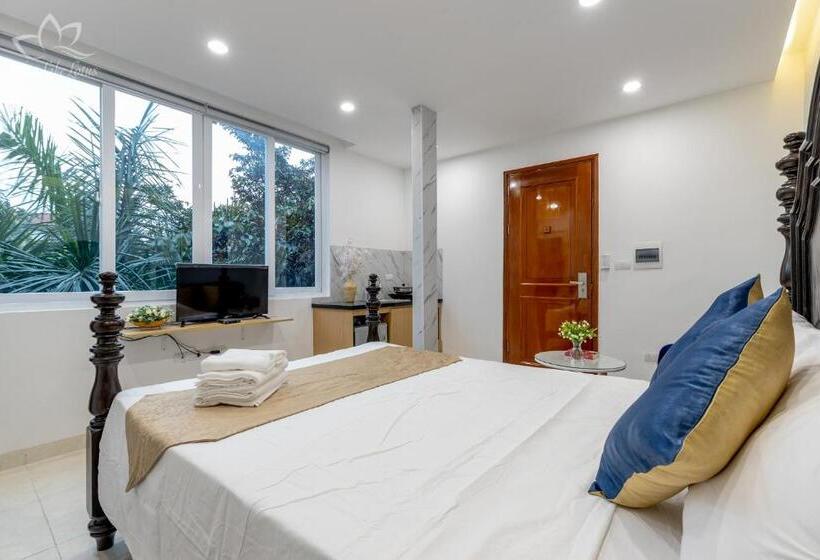 هتل The Lakeview  West Lake Lotus Apartments