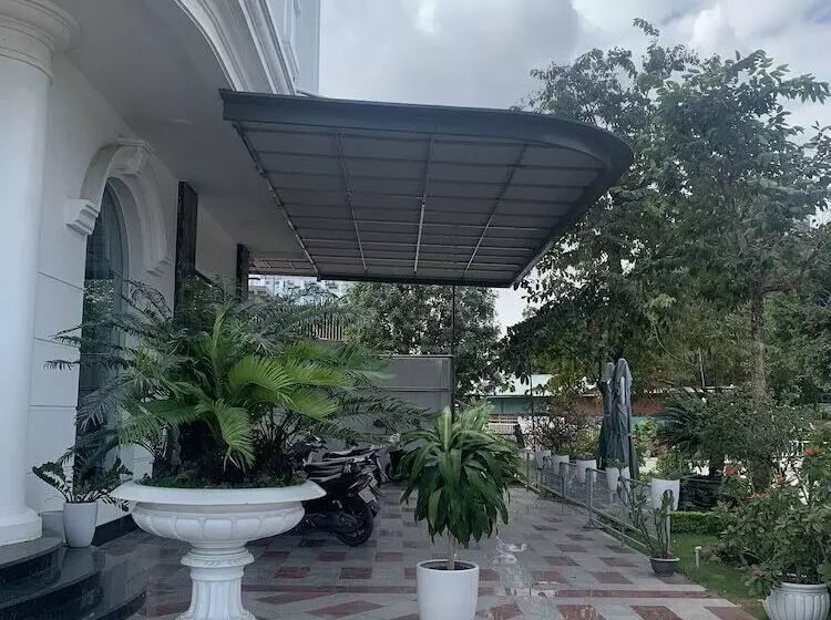 Lotus Hotel & Apartment