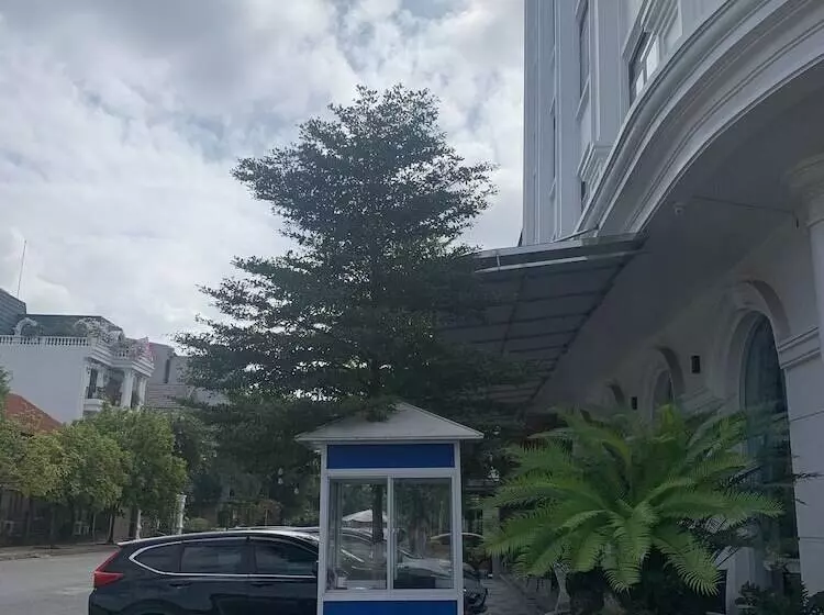 Lotus Hotel & Apartment