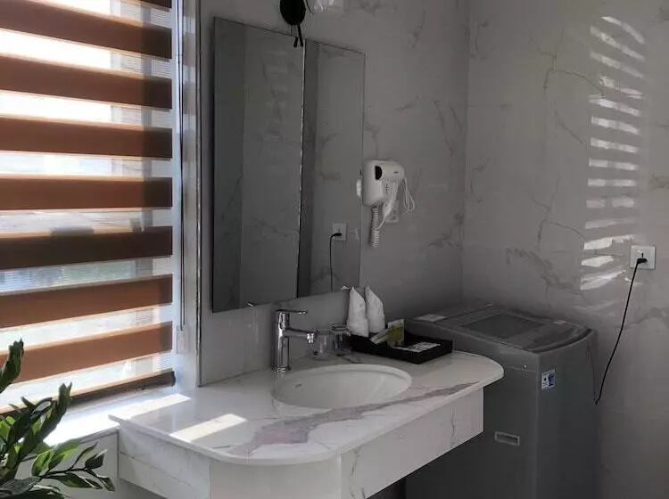 Lotus Hotel & Apartment