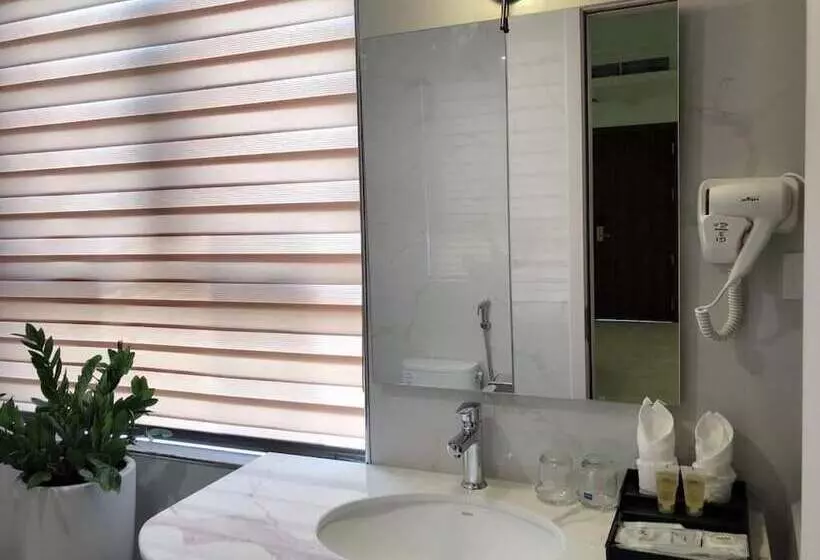 Lotus Hotel & Apartment