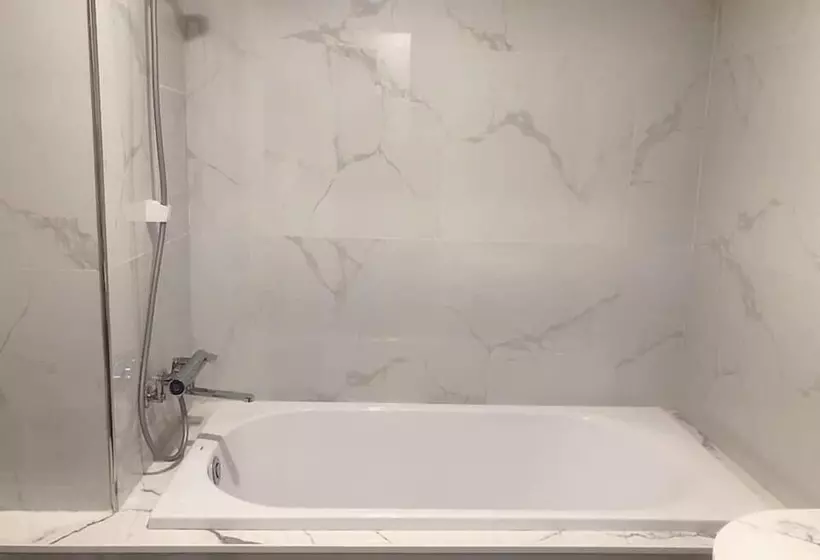 Lotus Hotel & Apartment