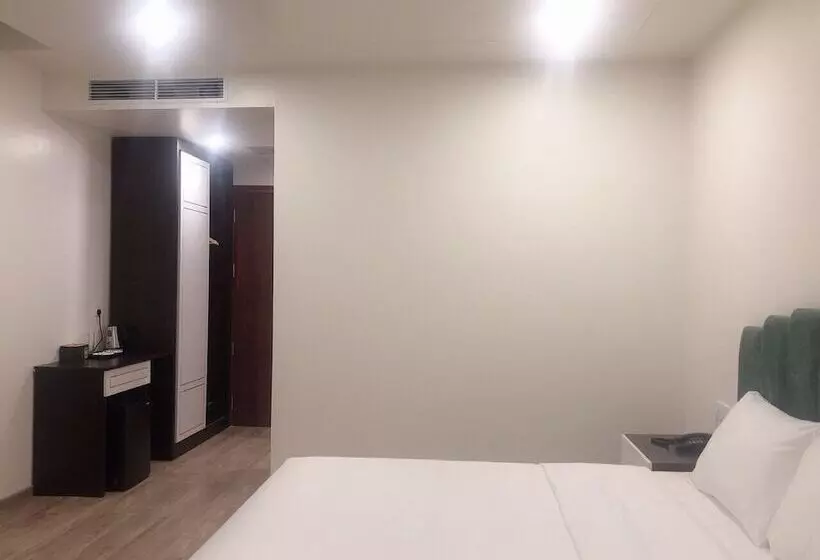 Lotus Hotel & Apartment