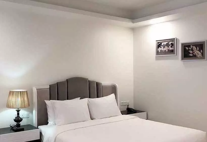 Lotus Hotel & Apartment