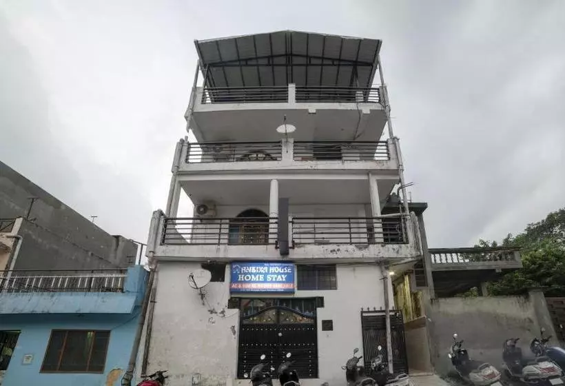 ペンション Oyo Home 75710 Ambika House Rajpur