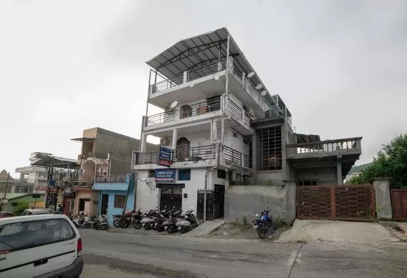 ペンション Oyo Home 75710 Ambika House Rajpur