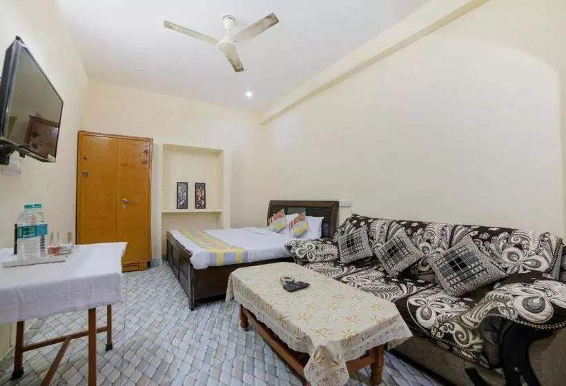 ペンション Oyo Home 75710 Ambika House Rajpur